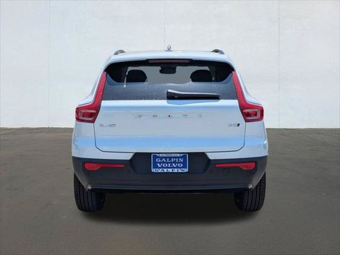 New 2026 Volvo XC40 B5 Ultra w/ Climate Package AWD/4WD image 5