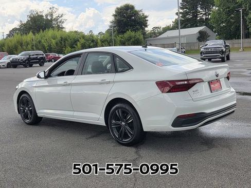 Used 2024 Volkswagen Jetta SE w/ Black Wheel Package FWD image 3