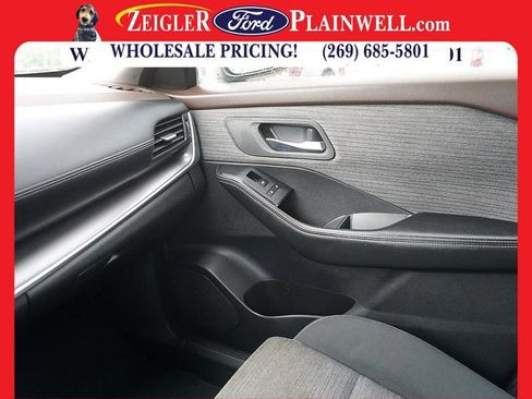 Used 2023 Nissan Rogue SV image 30