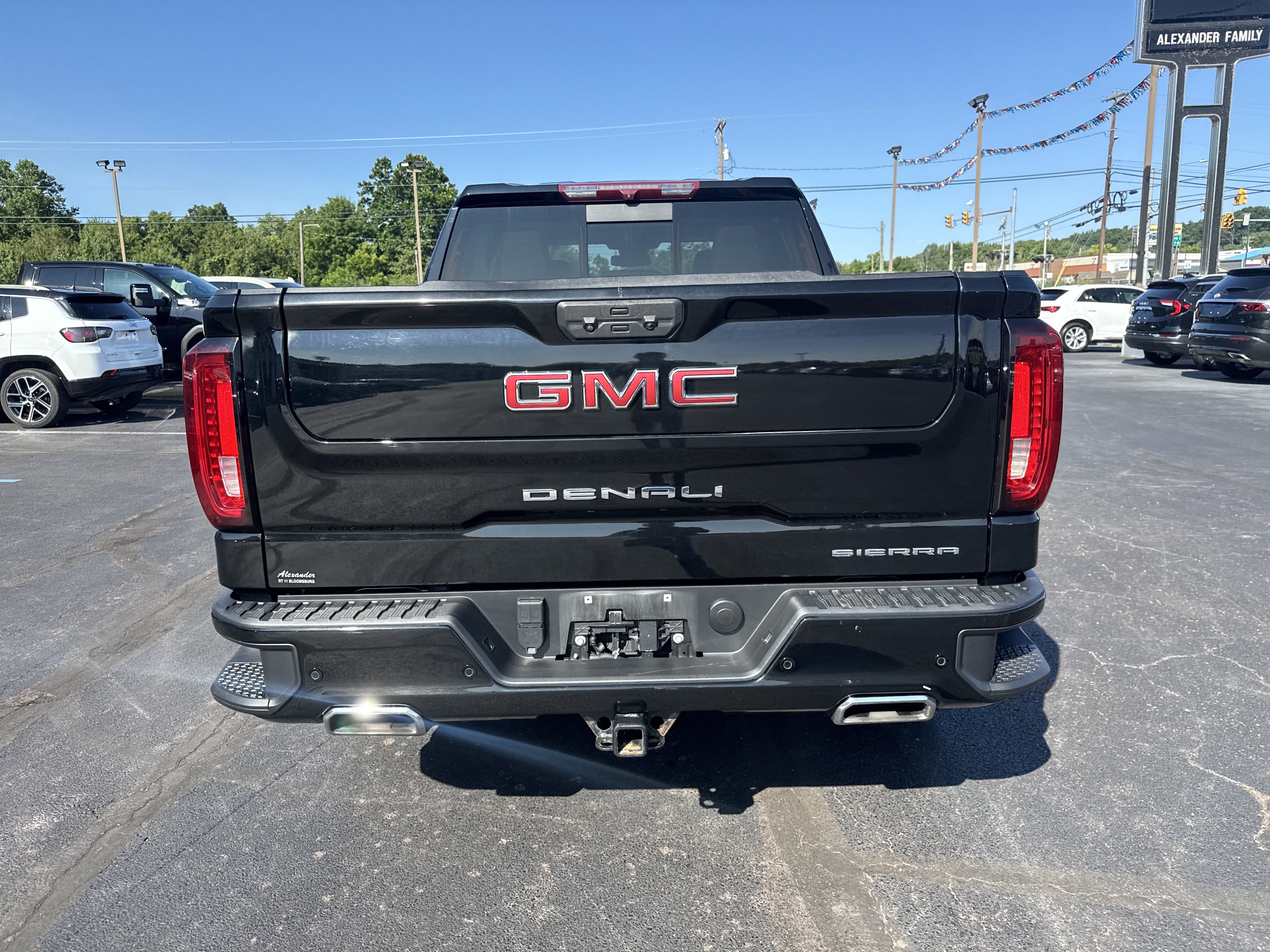Used 2023 GMC Sierra 1500 Denali AWD/4WD image 4