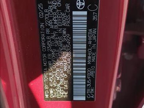 Used 2025 Toyota Prius LE FWD image 2