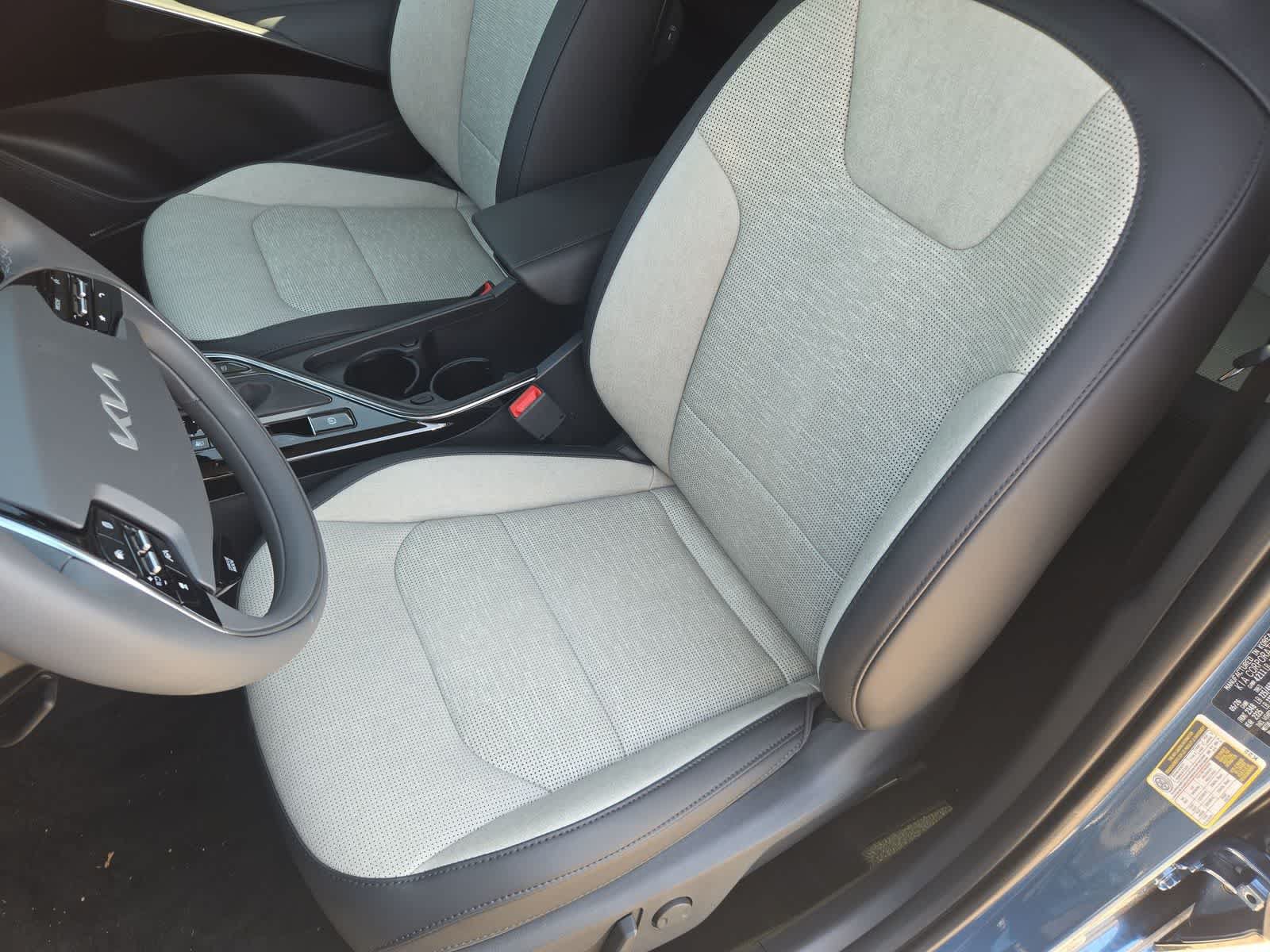 New 2026 Kia Niro SX Touring FWD image 17