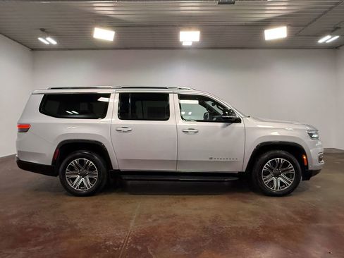 Used 2024 Jeep Wagoneer L Series II w/ Flexible Seating Group AWD/4WD image 23