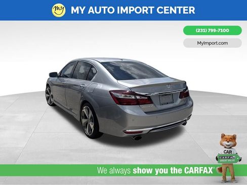 Used 2017 Honda Accord Touring image 4