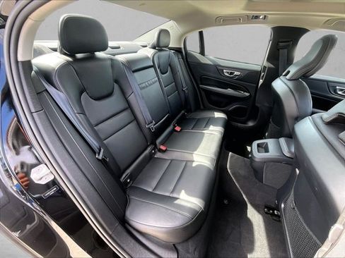 Used 2020 Volvo S60 T5 Momentum FWD image 29