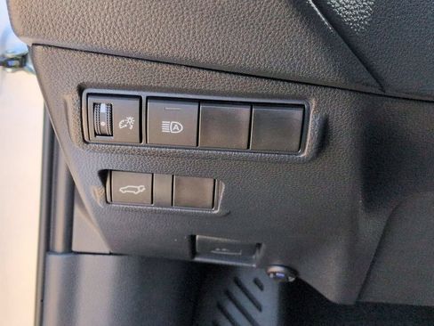 Used 2024 Toyota Corolla Cross XLE w/ Convenience Package AWD/4WD image 18