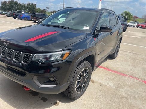 Used 2024 Jeep Compass Trailhawk AWD/4WD image 28