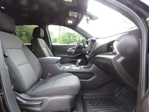 Used 2023 Chevrolet Traverse LT w/ LPO, Cargo Package AWD/4WD image 13