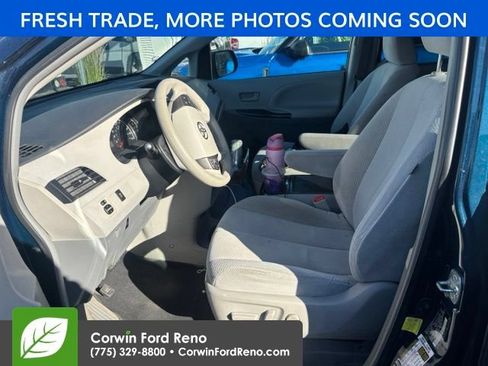 Used 2012 Toyota Sienna LE w/ Towing Pkg AWD/4WD image 7