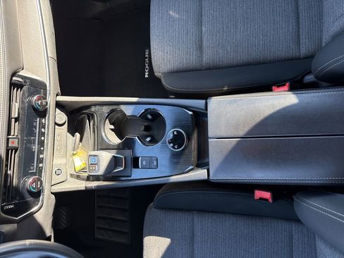 Used 2021 Nissan Rogue SV image 17