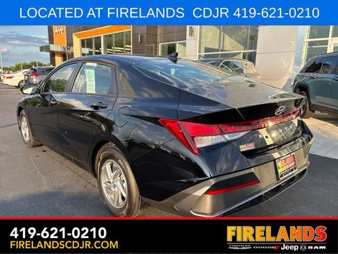 Used 2026 Hyundai Elantra SE FWD image 3