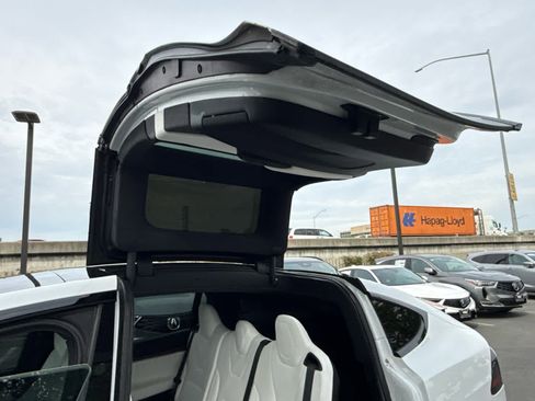 Used 2023 Tesla Model X image 32