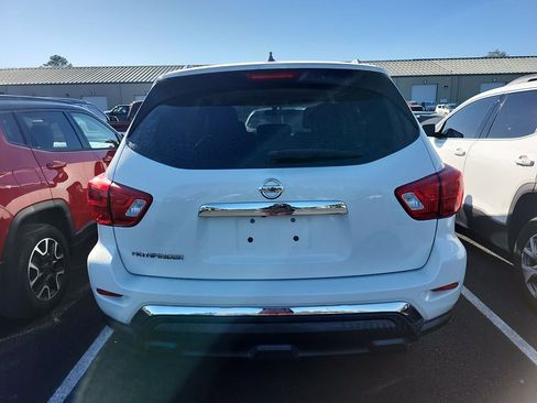 Used 2018 Nissan Pathfinder S image 6