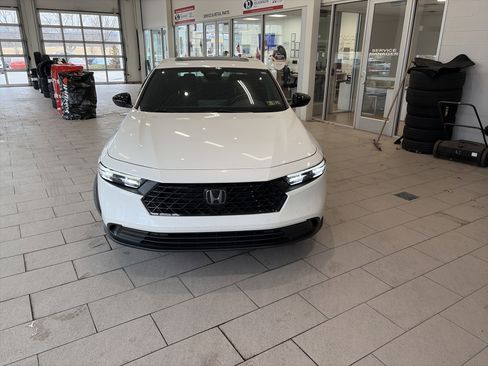 Used 2023 Honda Accord Sport image 2