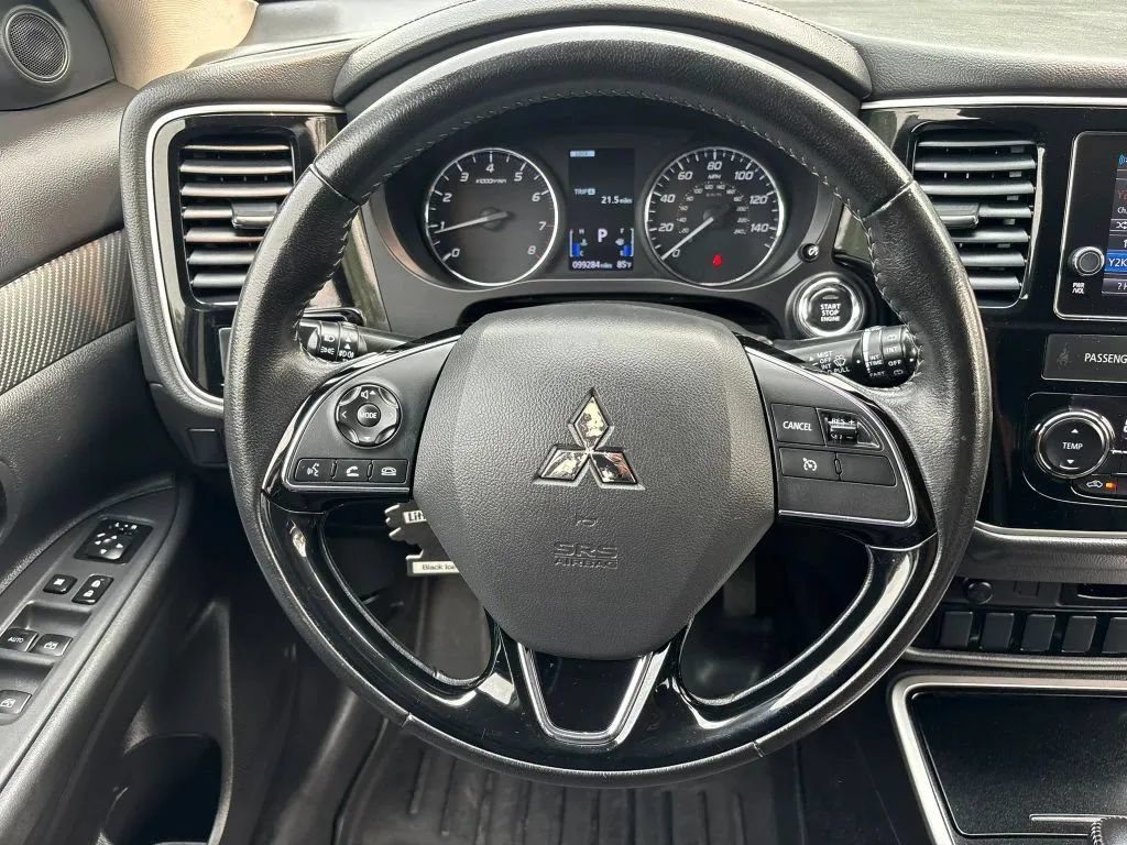 Used 2018 Mitsubishi Outlander SEL AWD/4WD image 19