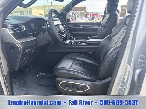 Used 2022 Jeep Wagoneer Series II AWD/4WD image 19