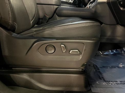 Used 2023 GMC Yukon XL Denali AWD/4WD image 42