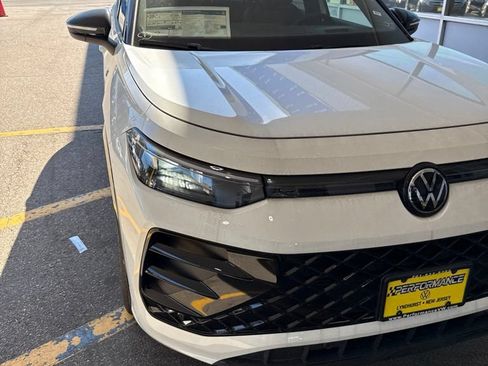 New 2026 Volkswagen Tiguan SE R-Line AWD/4WD image 2