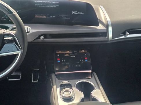 New 2027 Cadillac Vistiq Luxury AWD/4WD image 18