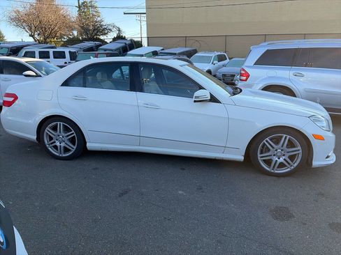 Used 2010 Mercedes-Benz E 350 4MATIC Sedan image 5