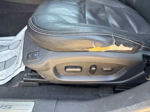 Used 2010 Ford Taurus Limited image 25