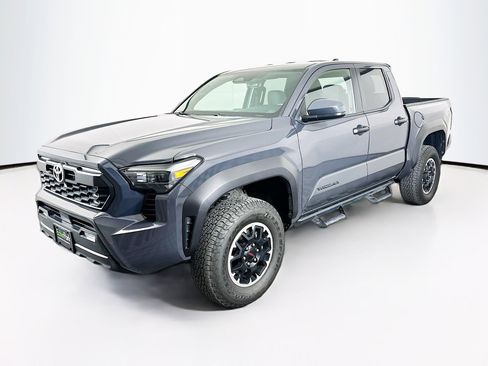 Used 2025 Toyota Tacoma TRD Off-Road image 3