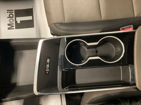 Used 2025 Chevrolet Equinox LT w/ Convenience Package II image 17