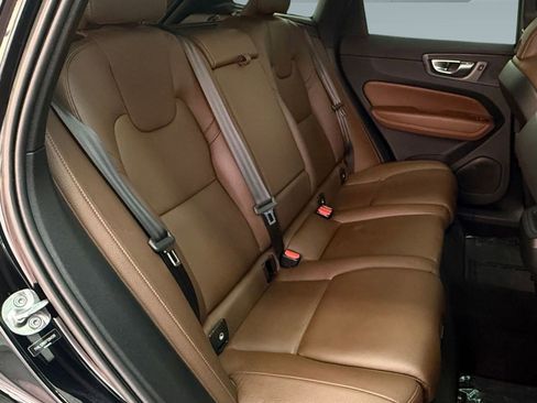 Used 2023 Volvo XC60 B5 Plus image 25