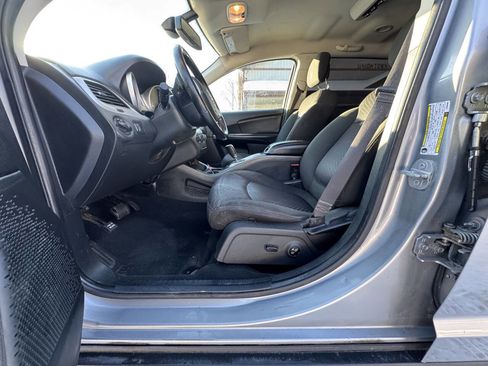 Used 2019 Dodge Journey SE w/ Premium Group image 15