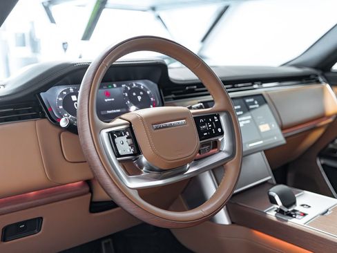 Used 2024 Land Rover Range Rover Long Wheelbase SE image 20
