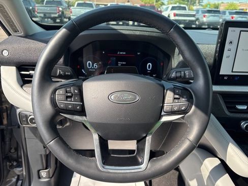 Used 2025 Ford Explorer Platinum w/ Ultimate Package image 28