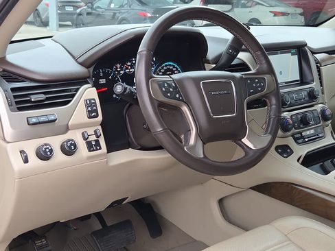 Used 2020 GMC Yukon Denali w/ Denali Premium Package AWD/4WD image 10