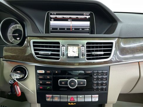 Used 2015 Mercedes-Benz E 250 BlueTEC Sedan w/ Premium 1 Package image 21