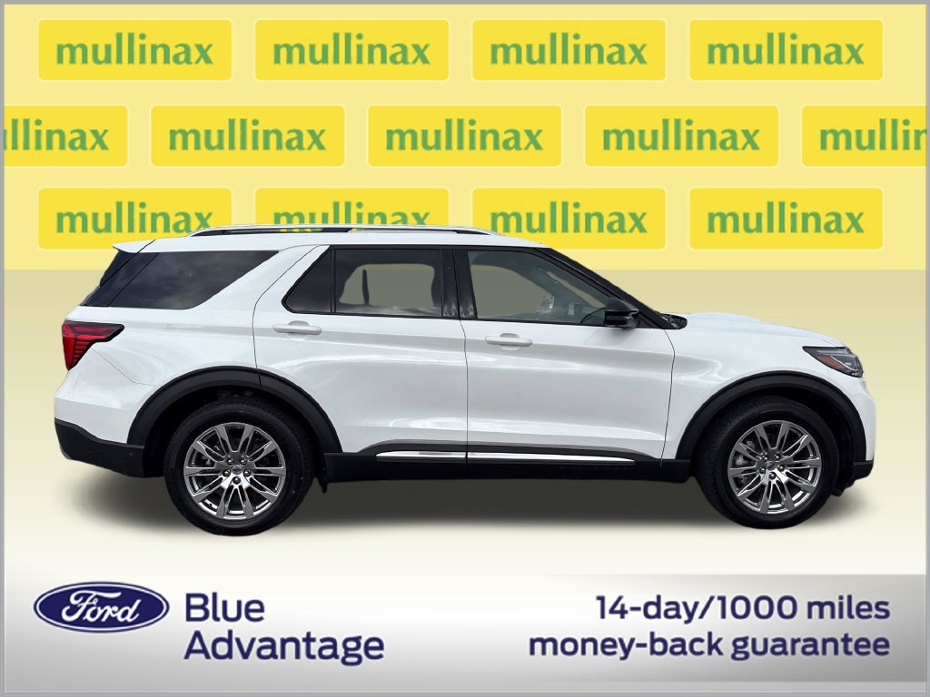 Used 2026 Ford Explorer Platinum RWD image 2