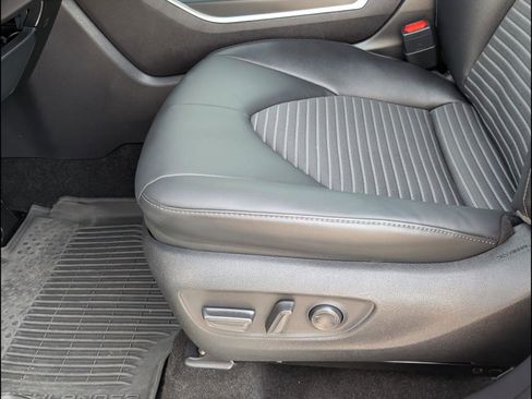 Used 2025 Toyota Highlander XSE AWD/4WD image 10