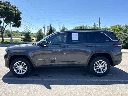 Used 2024 Jeep Grand Cherokee Laredo X AWD/4WD image 2