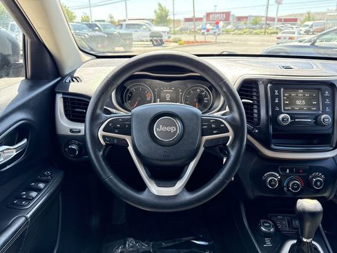 Used 2016 Jeep Cherokee Sport AWD/4WD image 16