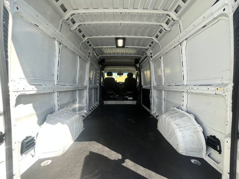 Used 2025 RAM ProMaster 2500 w/ Convenience Group FWD image 8