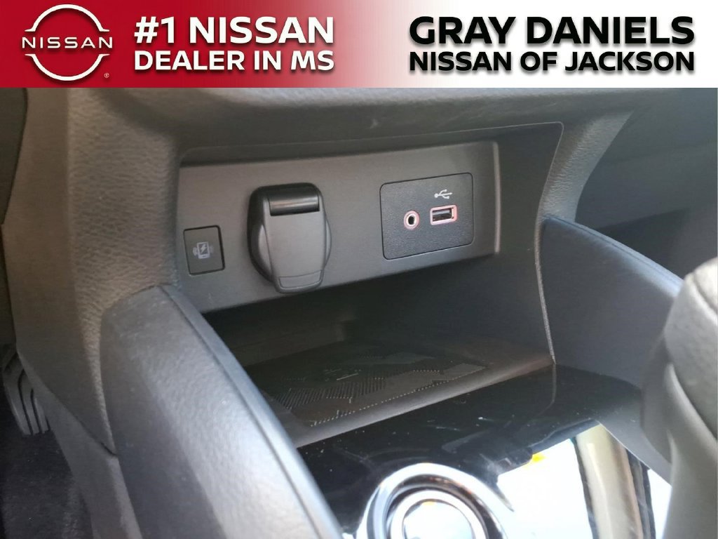 Used 2025 Nissan Versa SV w/ Trunk Package FWD image 18