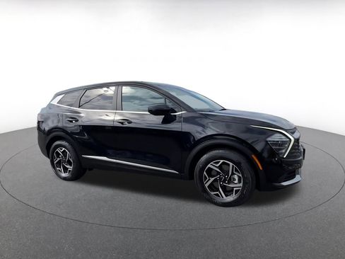 Used 2025 Kia Sportage LX image 2