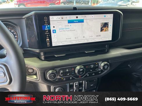 Used 2024 Jeep Gladiator Rubicon AWD/4WD image 10