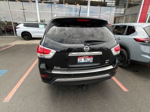 Used 2015 Nissan Pathfinder SL w/ Cargo Package FWD image 9
