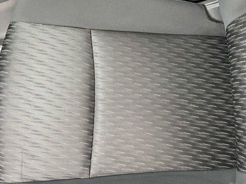 Used 2018 Nissan Rogue S AWD/4WD image 28