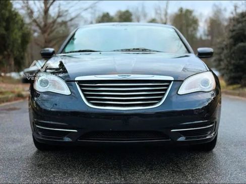 Used 2011 Chrysler 200 Touring image 5