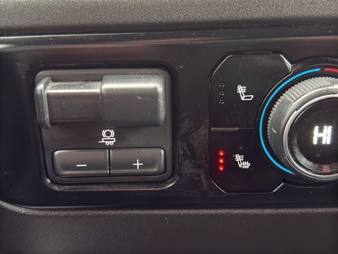 Used 2025 Chevrolet Silverado 1500 LT image 42