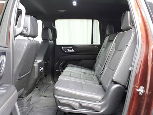 Used 2023 GMC Yukon XL SLT AWD/4WD image 13