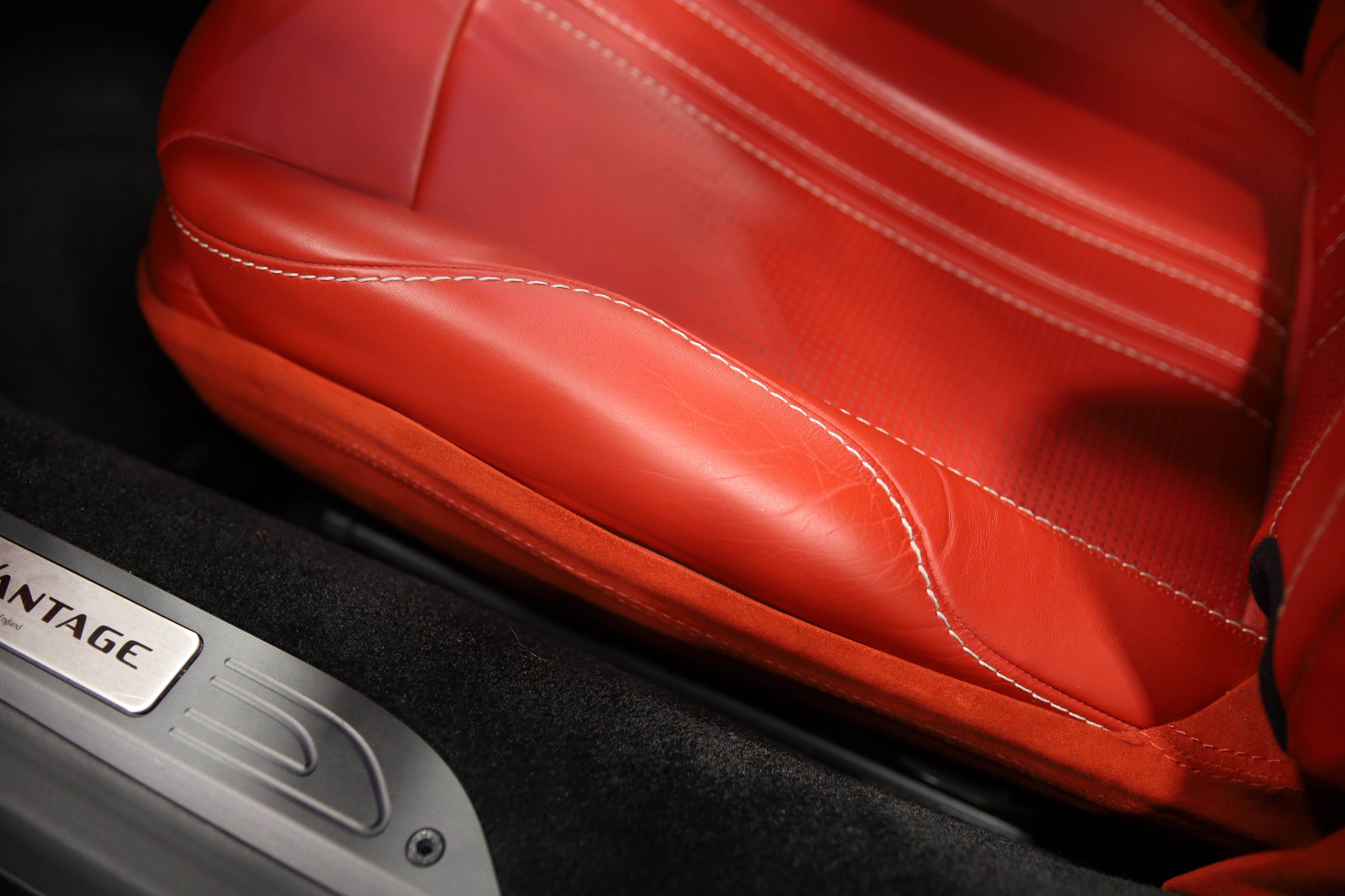 Used 2019 Aston Martin V8 Vantage Coupe RWD image 14