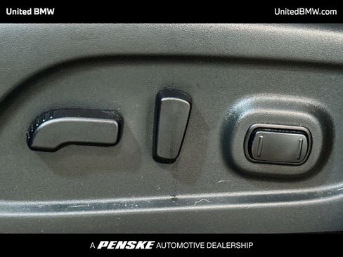 Used 2021 Nissan Titan SV w/ SV Convenience Package image 4