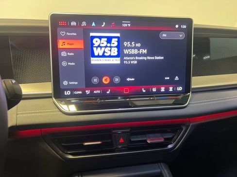 Certified 2025 Volkswagen Tiguan SE FWD image 25