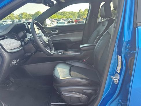 Used 2024 Jeep Compass Latitude AWD/4WD image 13